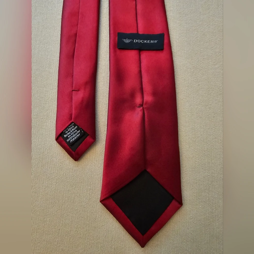 VGUC Boys Dockers Burgundy Tie